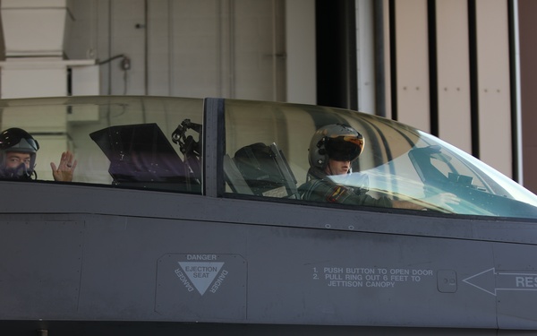 Soldier Takes Flight in F-16
