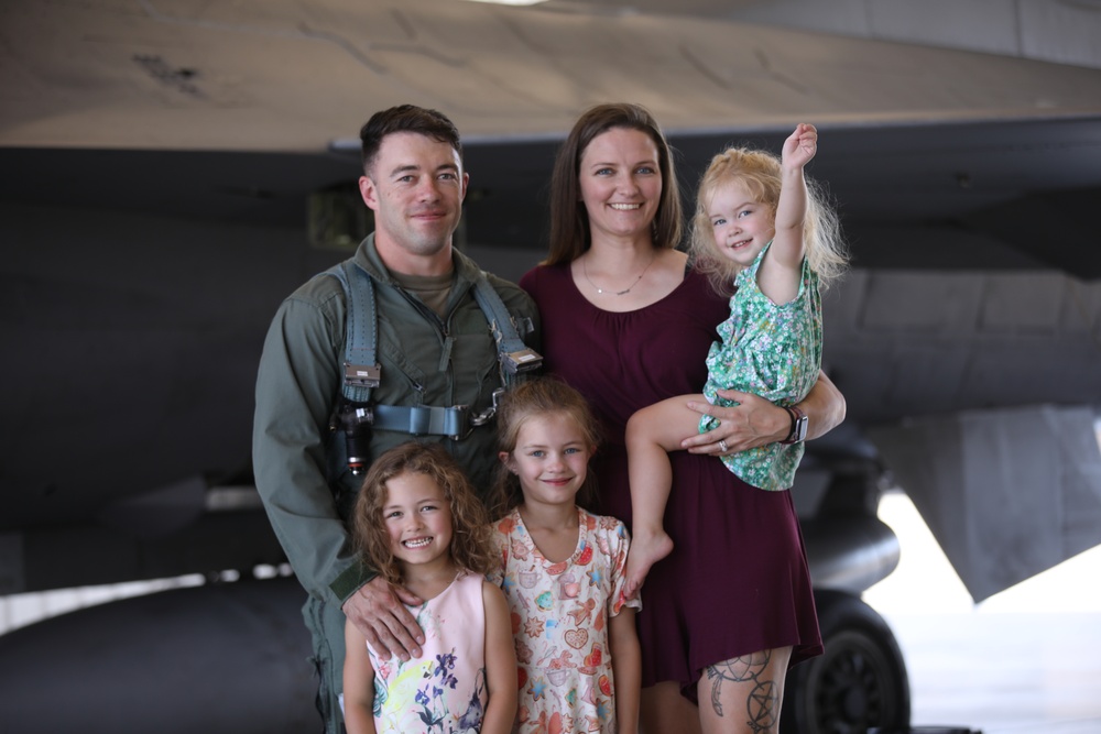 Soldier Takes Flight in F-16