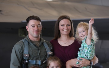 Soldier Takes Flight in F-16