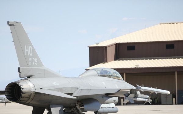 Soldier Takes Flight in F-16