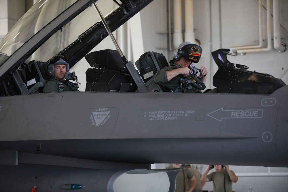 Soldier Takes Flight in F-16