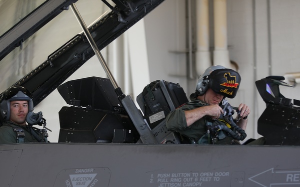 Soldier Takes Flight in F-16