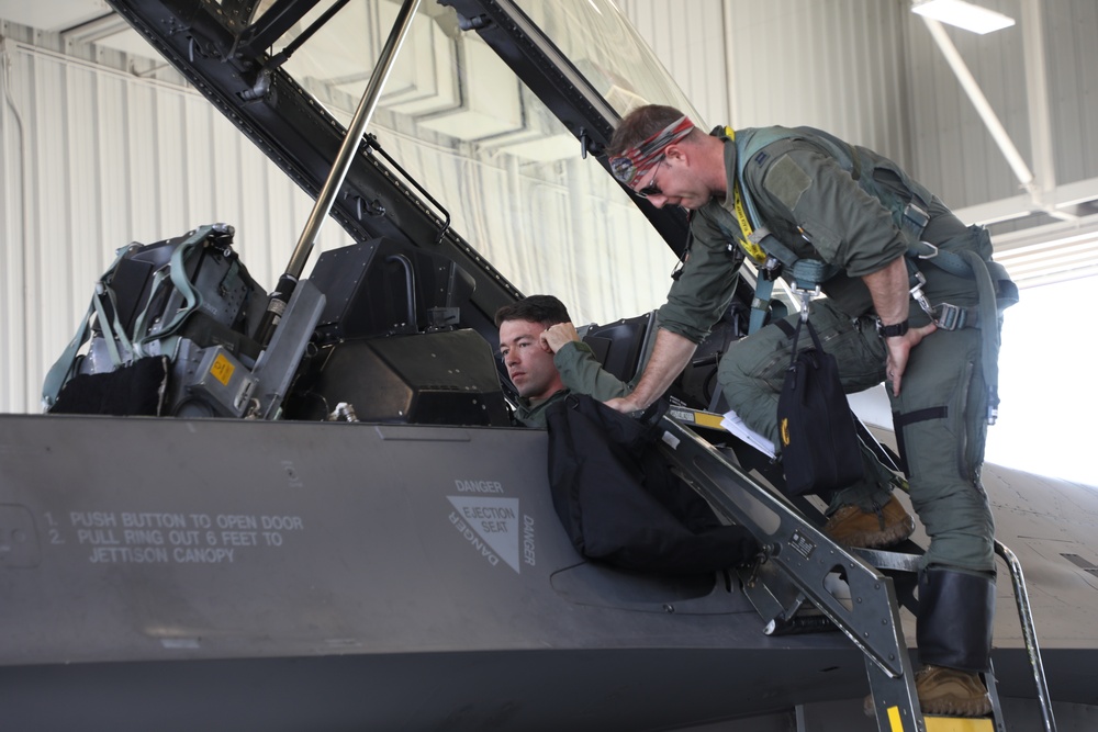 Soldier Takes Flight in F-16