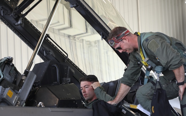 Soldier Takes Flight in F-16