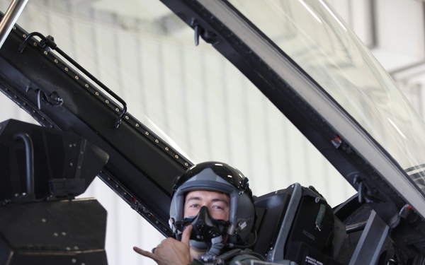 Soldier Takes Flight in F-16
