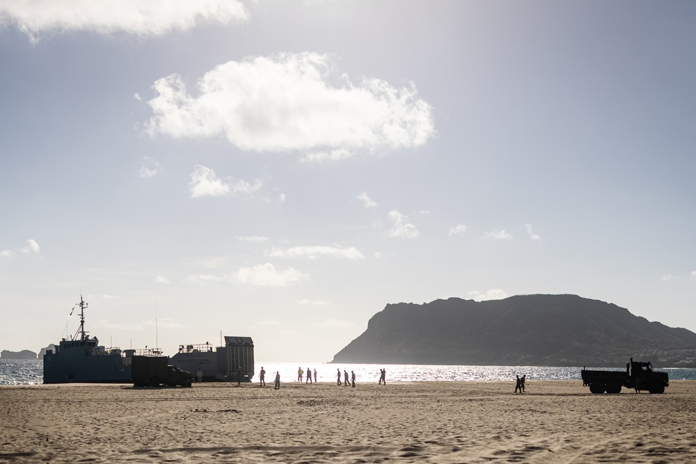3d LLB conducts beach rehearsals with U.S. Army MSV(L)