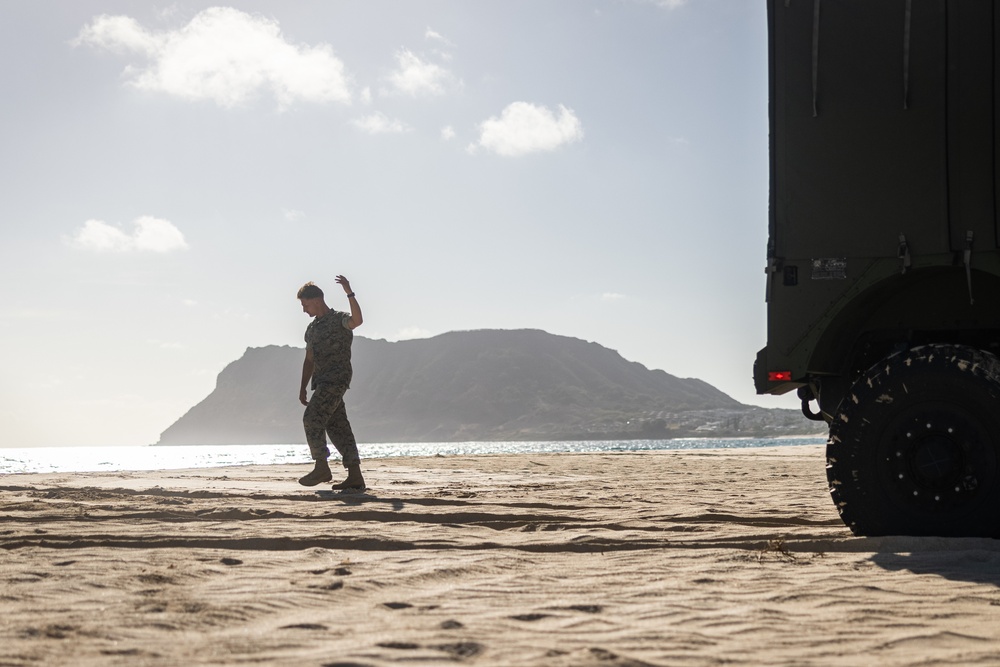 3d LLB conducts beach rehearsals with U.S. Army MSV(L)