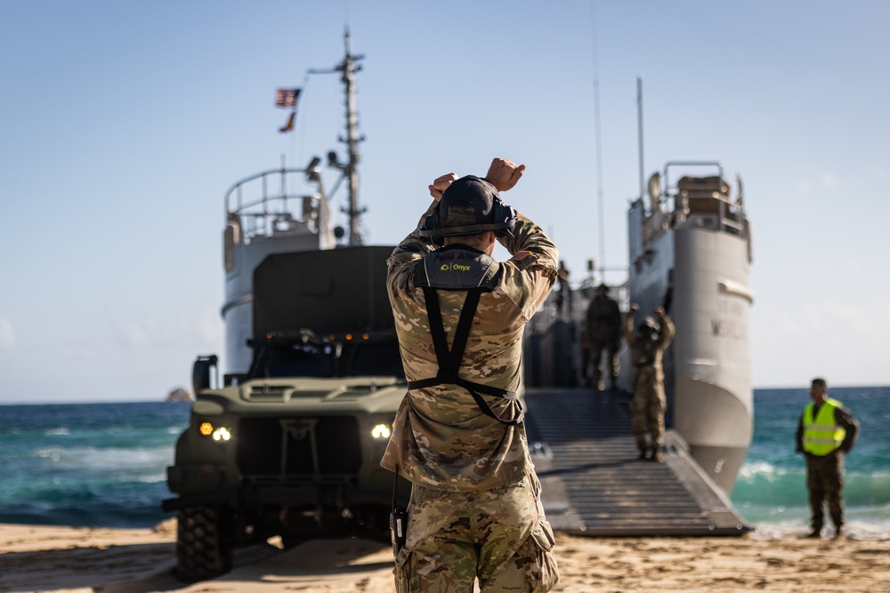3d LLB conducts beach rehearsals with U.S. Army MSV(L)