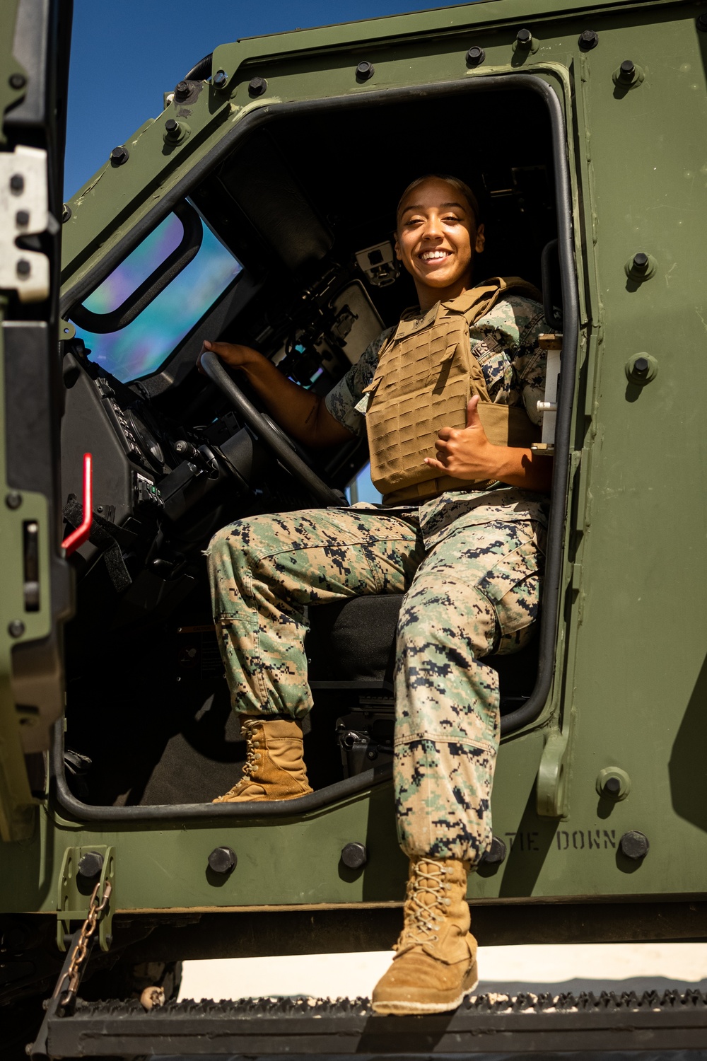 3d LLB conducts beach rehearsals with U.S. Army MSV(L)