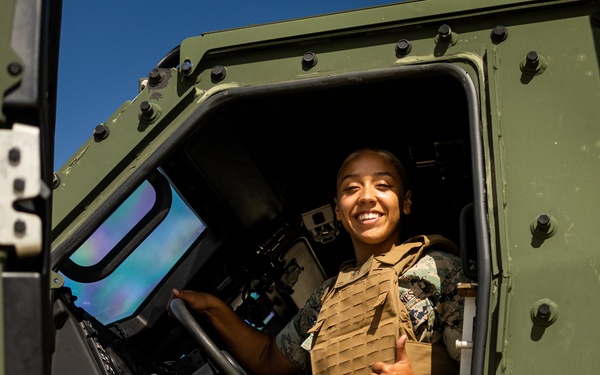 3d LLB conducts beach rehearsals with U.S. Army MSV(L)