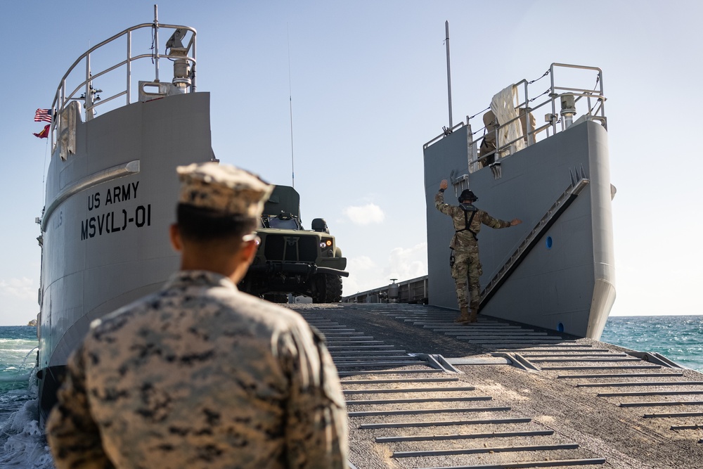 3d LLB conducts beach rehearsals with U.S. Army MSV(L)