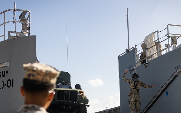 3d LLB conducts beach rehearsals with U.S. Army MSV(L)
