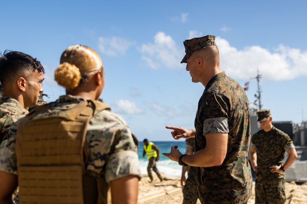 3d LLB conducts beach rehearsals with U.S. Army MSV(L)