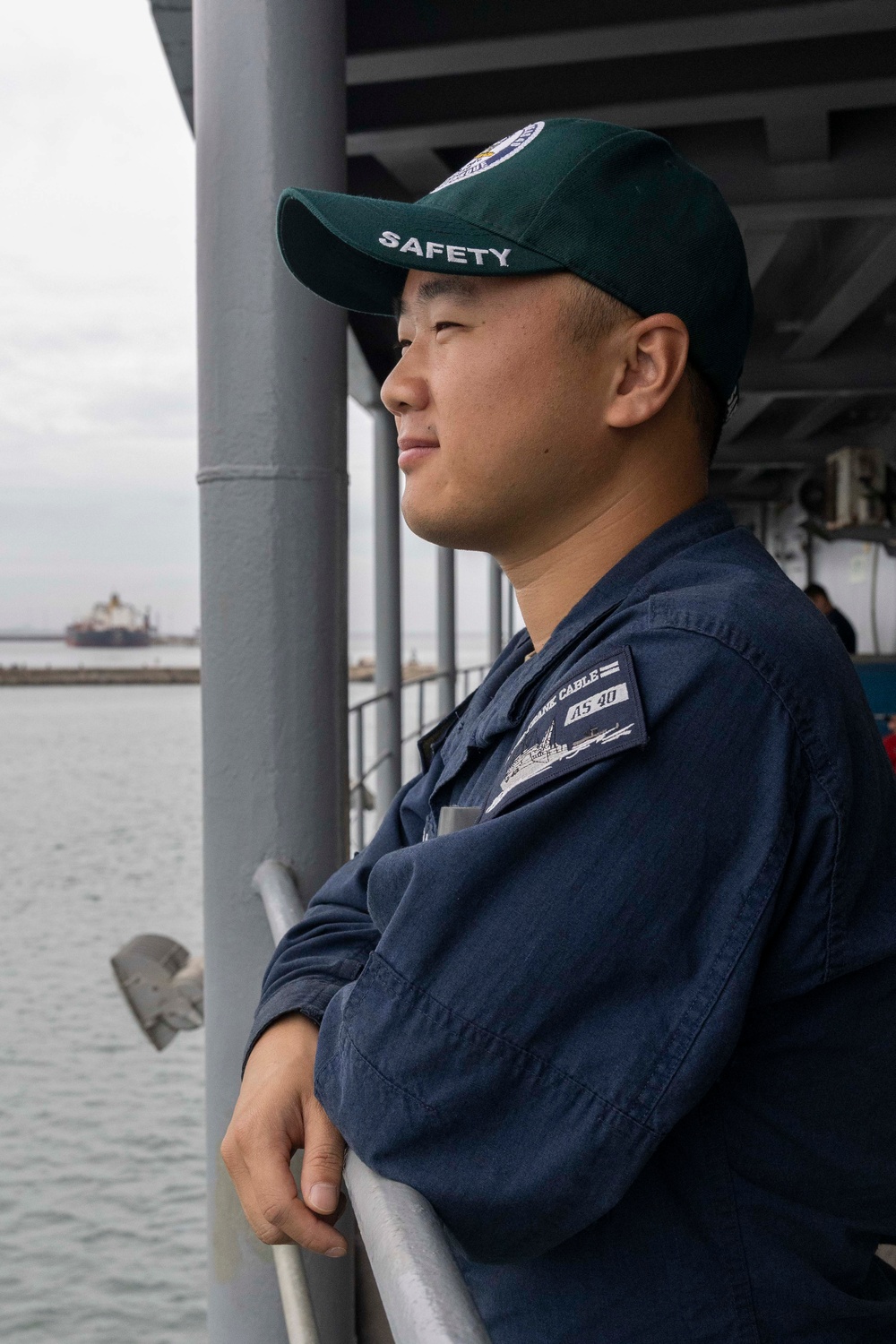 USS Frank Cable (AS 40) departs Chennai, India