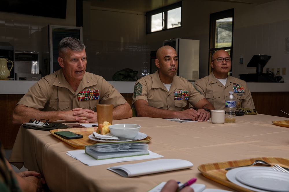 Commanding General Speaks to Staff Noncommissioned Officers