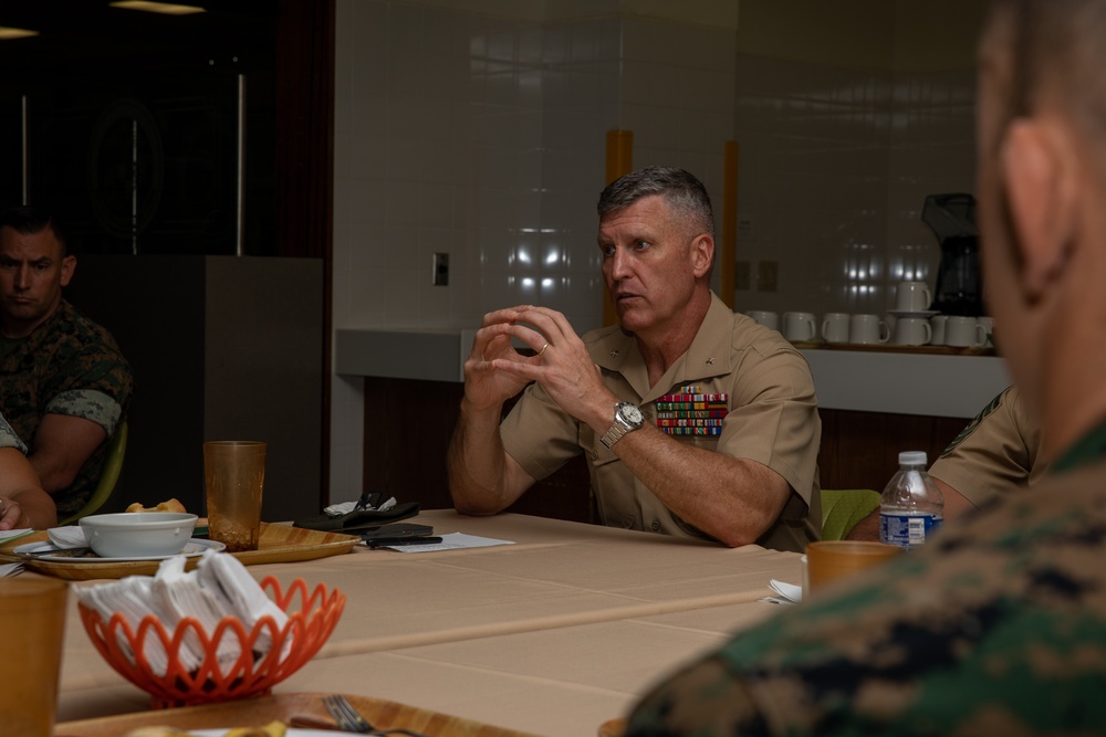 Commanding General Speaks to Staff Noncommissioned Officers