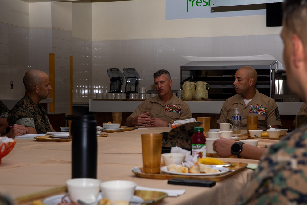 Commanding General Speaks to Staff Noncommissioned Officers
