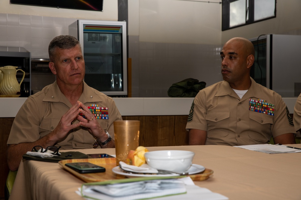 Commanding General Speaks to Staff Noncommissioned Officers
