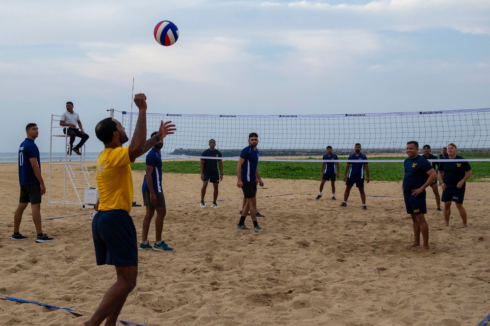 USS Frank Cable Sailors play Volleyball with Indian Navy sailors