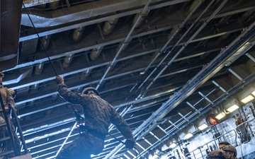 31st MEU conducts rappelling, caving ladder training