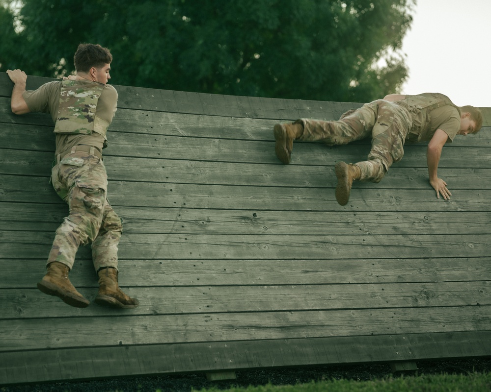 Sky Soldiers Conduct an Obstacle Course