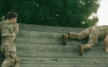 Sky Soldiers Conduct an Obstacle Course