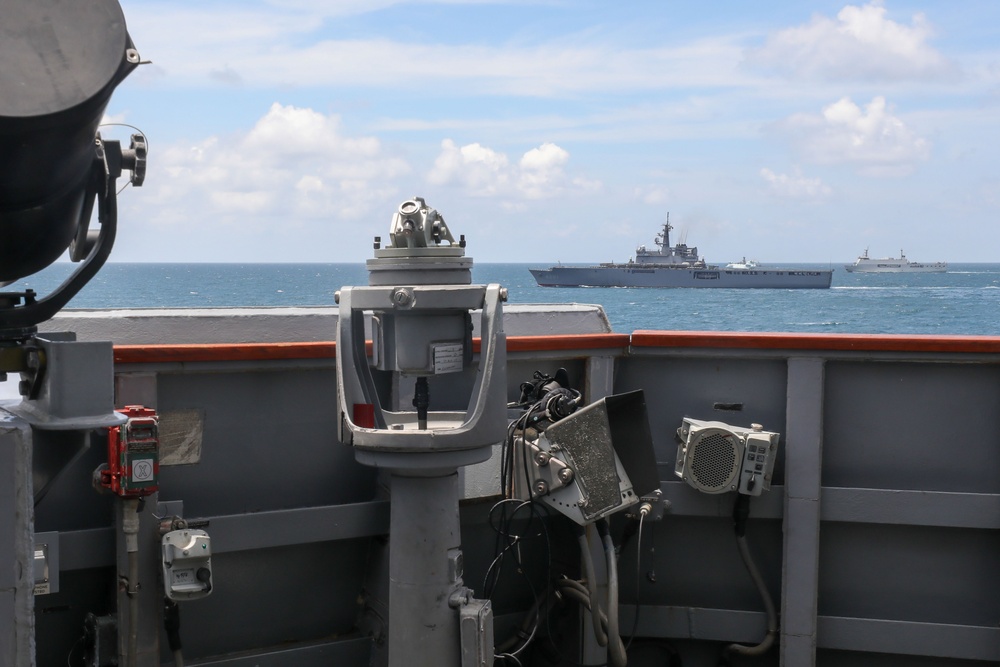 The USS John Finn sails in formation with KRI John Lie, KRI Makassar, and JS Osumi during Super Garuda Shield in the Java Sea