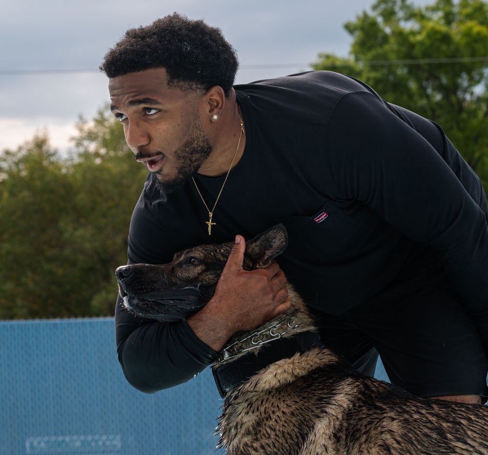 509 SFS dog water aggression training