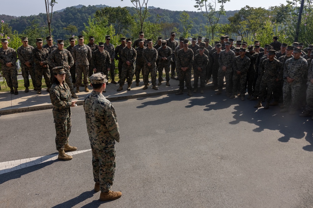 Col. Barclay Visits Marines in Camp Mujuk During KMEP 25.2