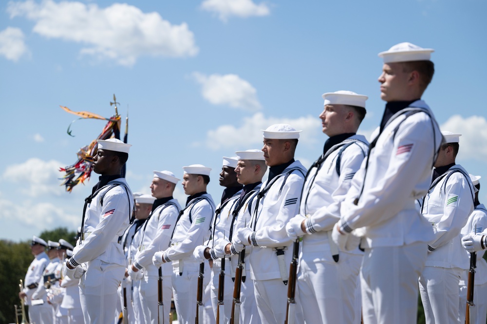 Full Military Funeral Honors with Escort are Conducted for U.S. Navy Capt. Edward Estes in Section 57