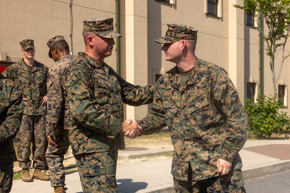 Col. Barclay Visits Marines in Camp Mujuk During KMEP 25.2