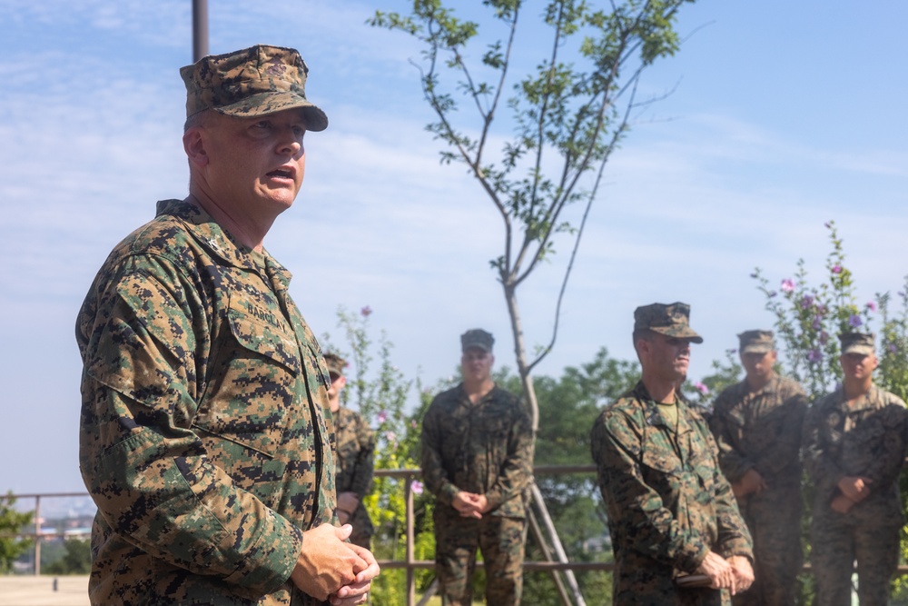 Col. Barclay Visits Marines in Camp Mujuk During KMEP 25.2