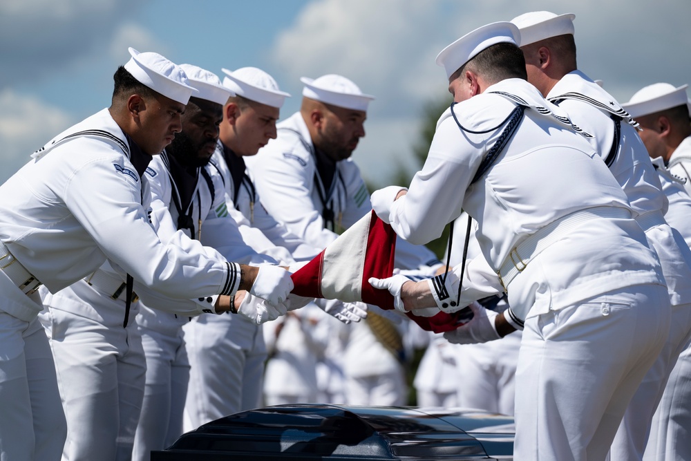 Full Military Funeral Honors with Escort are Conducted for U.S. Navy Capt. Edward Estes in Section 57