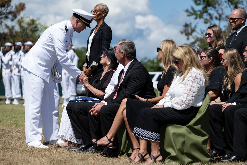 Full Military Funeral Honors with Escort are Conducted for U.S. Navy Capt. Edward Estes in Section 57