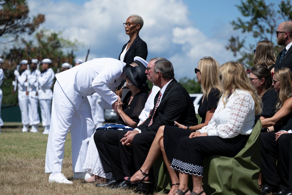 Full Military Funeral Honors with Escort are Conducted for U.S. Navy Capt. Edward Estes in Section 57