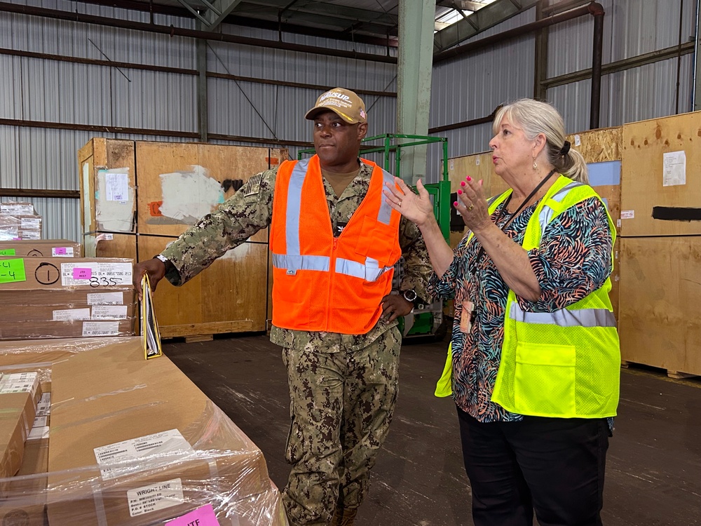 Capt. Wilson visits NAVSUP FLC Jacksonville operations at Blount Island