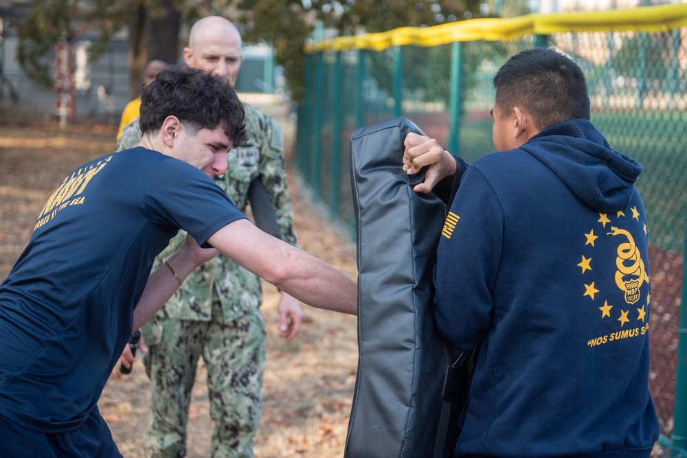 USS Ronald Reagan (CVN 76) holds security reaction force training exercise