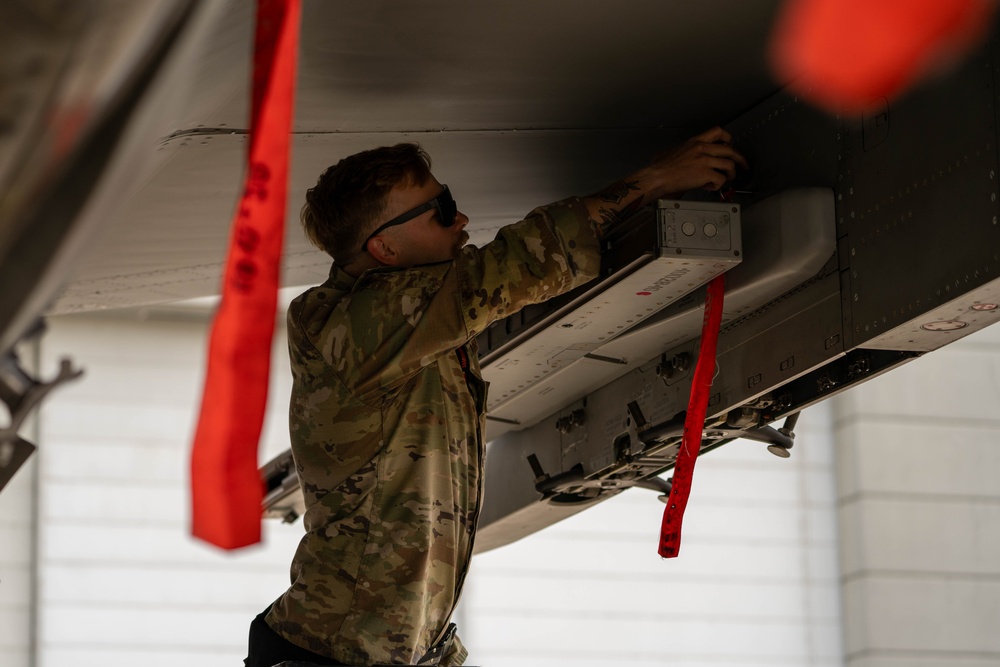 142nd AMXS Showcases Skills in 2025 Weapons Load Competition