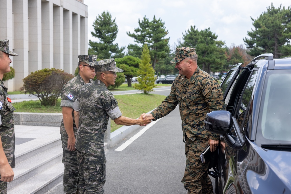 Brig. Gen. Matthew Good Visits Marines and Sailors, Meets with ROKMC 1st Marine Division Commanders During KMEP 25.2