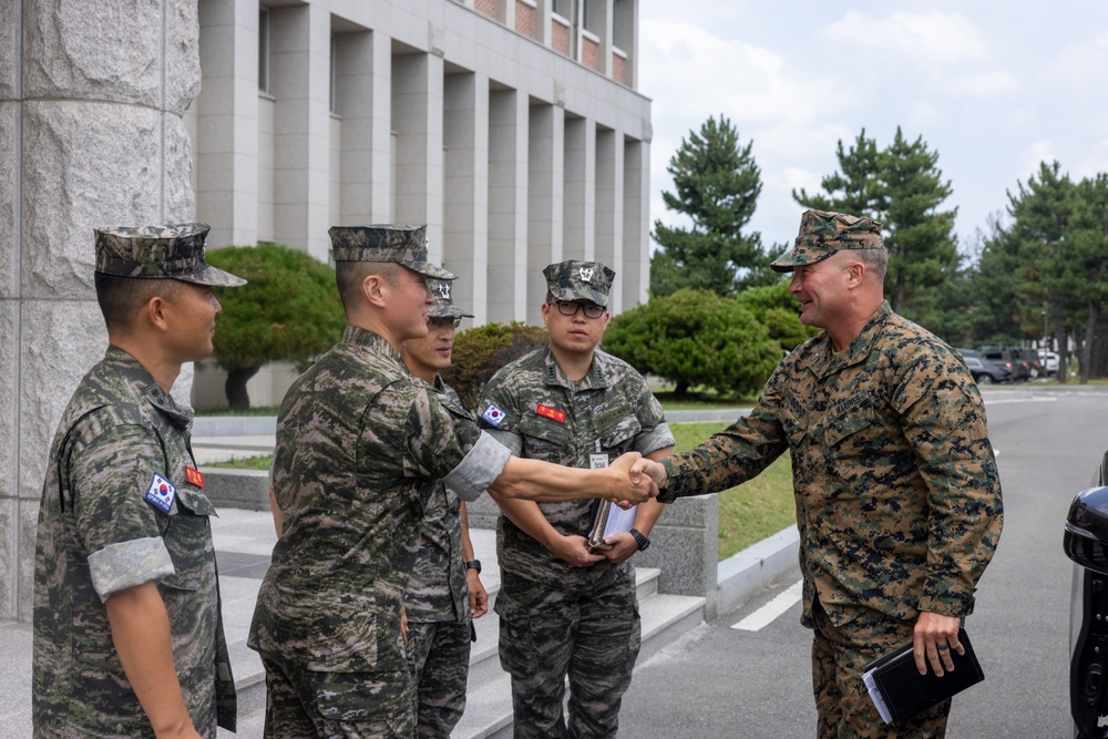 Brig. Gen. Matthew Good Visits Marines and Sailors, Meets with ROKMC 1st Marine Division Commanders During KMEP 25.2