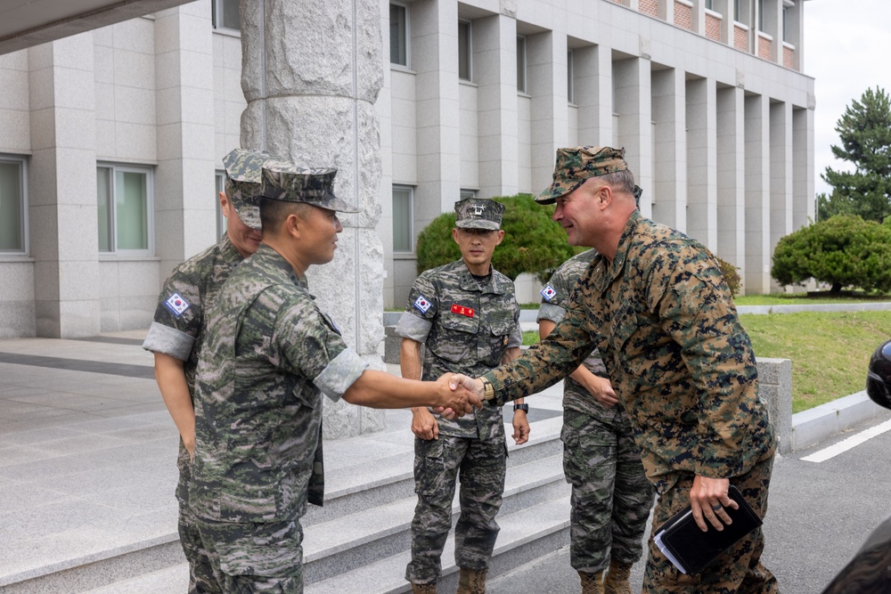 Brig. Gen. Matthew Good Visits Marines and Sailors, Meets with ROKMC 1st Marine Division Commanders During KMEP 25.2