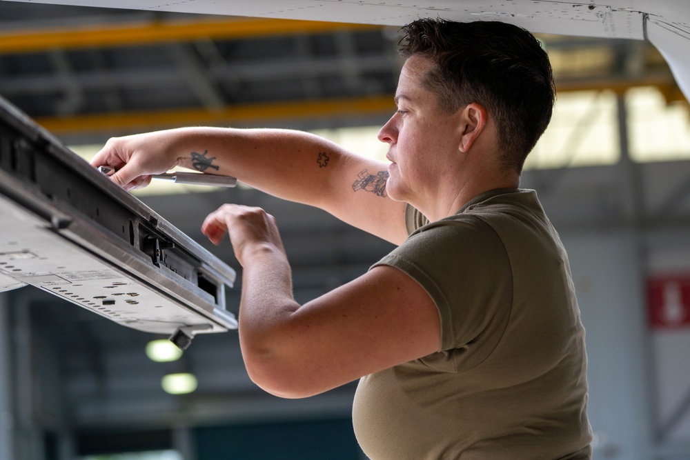 142nd AMXS Showcases Skills in 2025 Weapons Load Competition