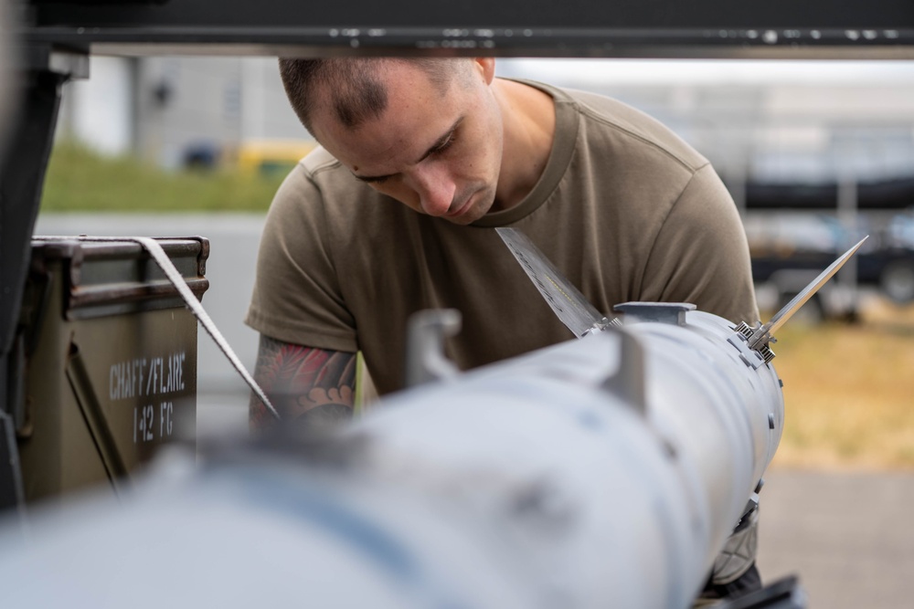 142nd AMXS Showcases Skills in 2025 Weapons Load Competition