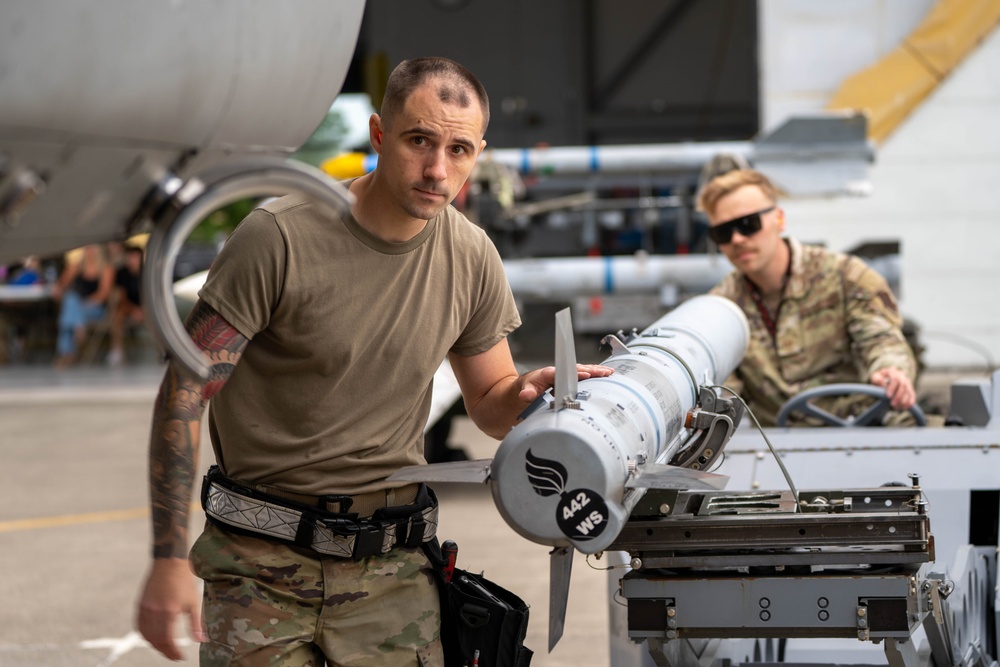 142nd AMXS Showcases Skills in 2025 Weapons Load Competition