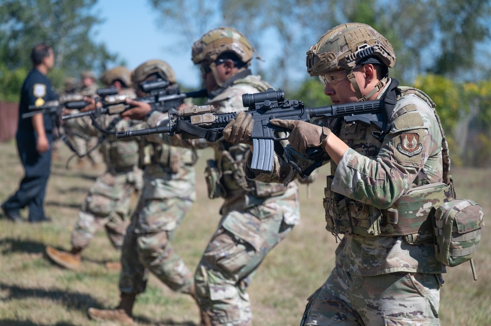 Airmen Shoot Move and Communicate as a team