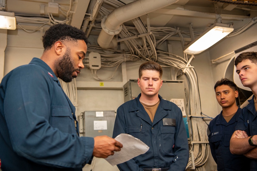 Boxer Sailors maintain equipment