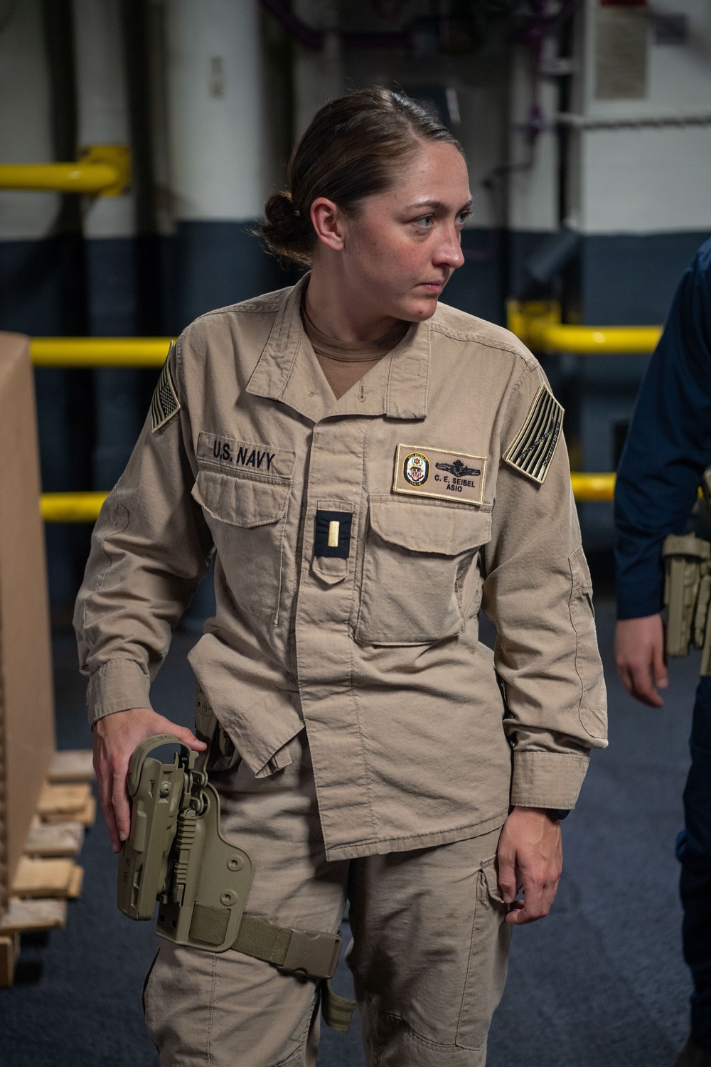 Boxer conducts M18 training