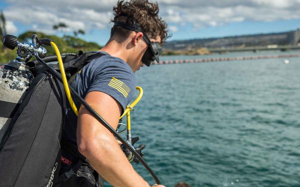 U.S. Navy prepares for USS Arizona platform removal