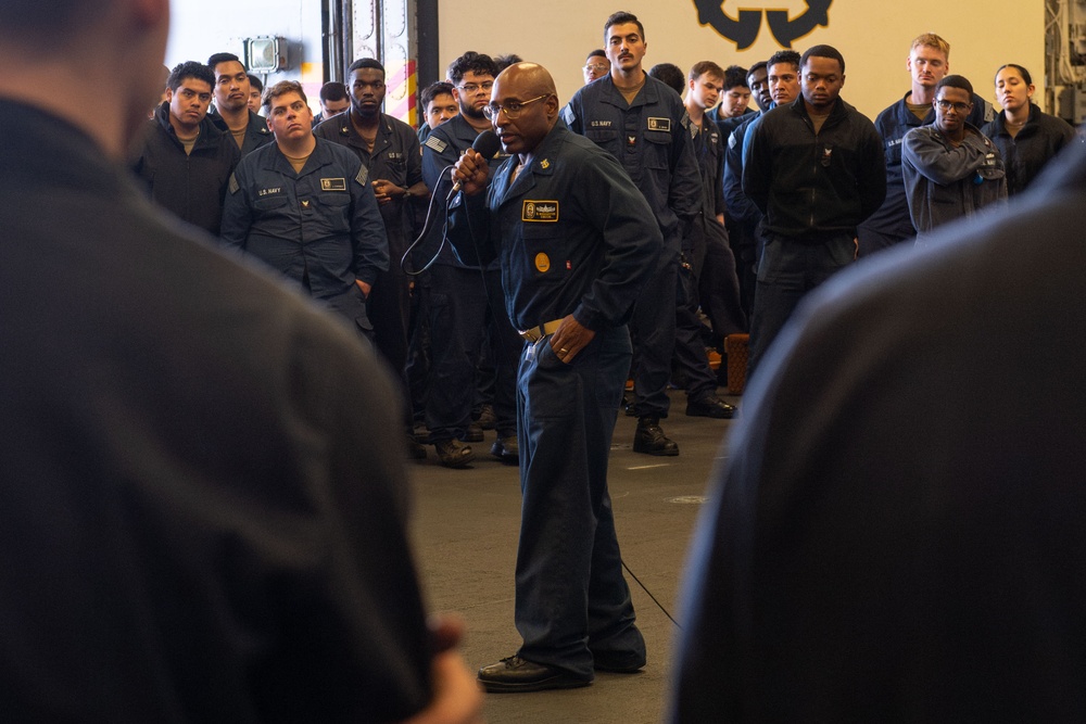 Boxer CMC speaks with Junior Enlisted