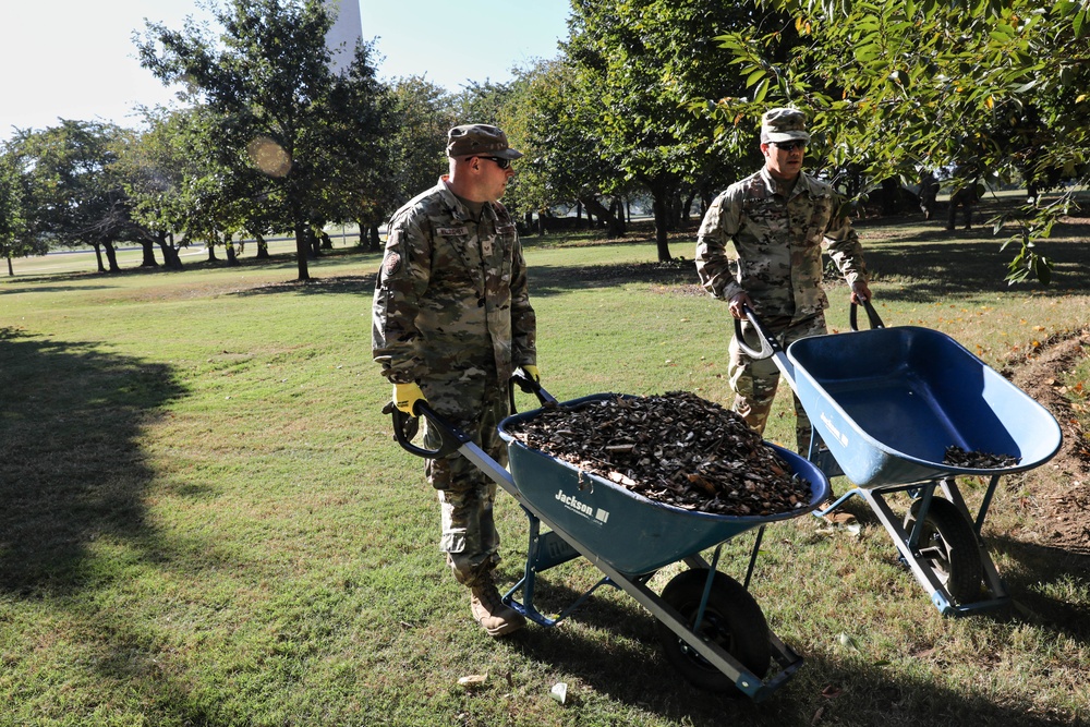 District of Columbia National Guard delivers mulch